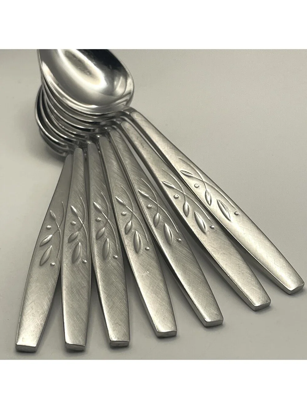 7- ONEIDA HEIRLOOM Cube Mark WILL O' WISP Stainless Teaspoon Lot ~6 1/8